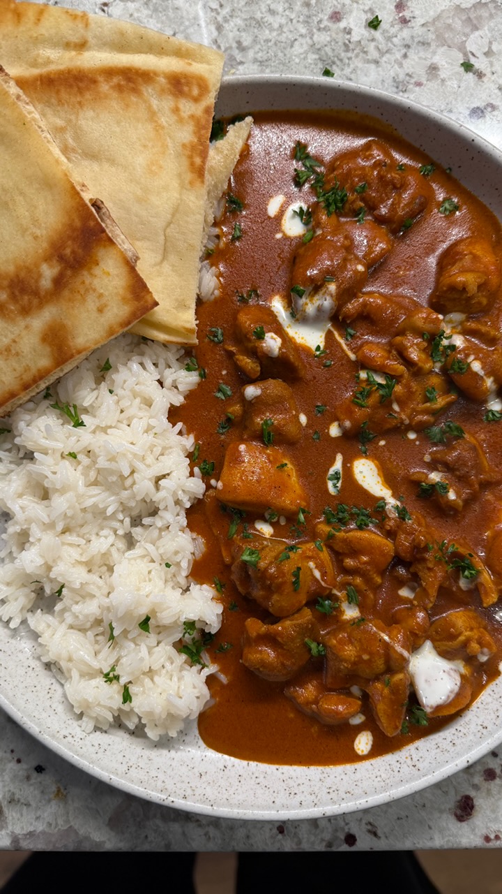 Slow-simmered curry with jasmine rice and warm flatbread
